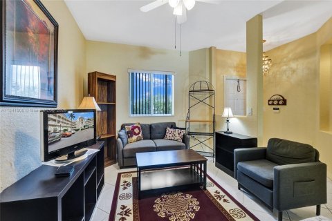 Condo in Tamarac, Florida, 2 bedrooms  № 1833906 - photo 22