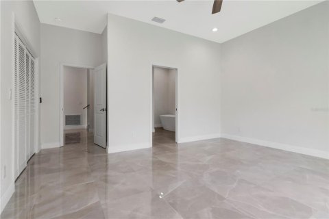 House in Tampa, Florida 3 bedrooms, 227.8 sq.m. № 2127381 - photo 27