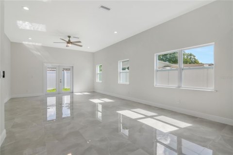 House in Tampa, Florida 3 bedrooms, 227.8 sq.m. № 2127381 - photo 16