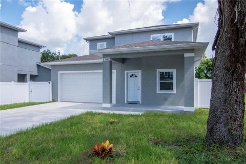House in Tampa, Florida 3 bedrooms, 227.8 sq.m. № 2127381 - photo 2