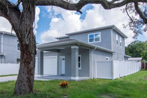 House in Tampa, Florida 3 bedrooms, 227.8 sq.m. № 2127381 - photo 3