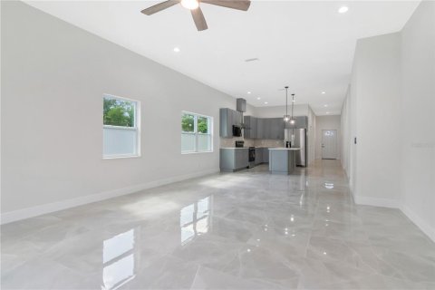 House in Tampa, Florida 3 bedrooms, 227.8 sq.m. № 2127381 - photo 20