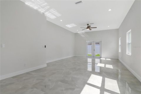 House in Tampa, Florida 3 bedrooms, 227.8 sq.m. № 2127381 - photo 15