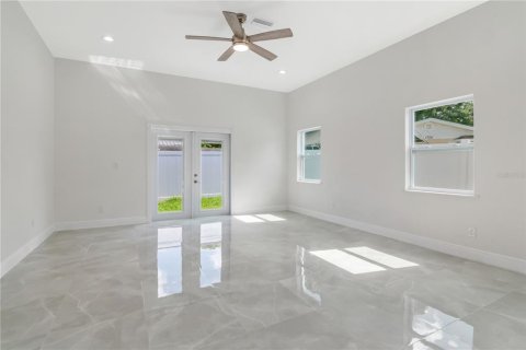 House in Tampa, Florida 3 bedrooms, 227.8 sq.m. № 2127381 - photo 17