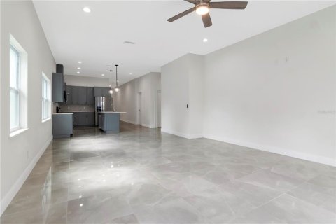 House in Tampa, Florida 3 bedrooms, 227.8 sq.m. № 2127381 - photo 19