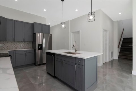 House in Tampa, Florida 3 bedrooms, 227.8 sq.m. № 2127381 - photo 12