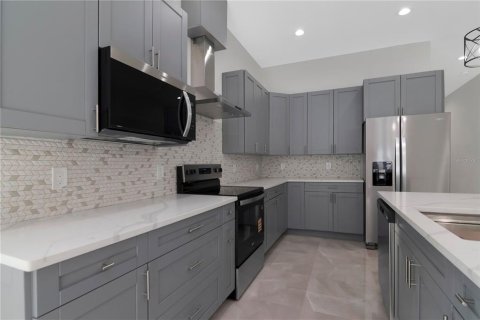 House in Tampa, Florida 3 bedrooms, 227.8 sq.m. № 2127381 - photo 10