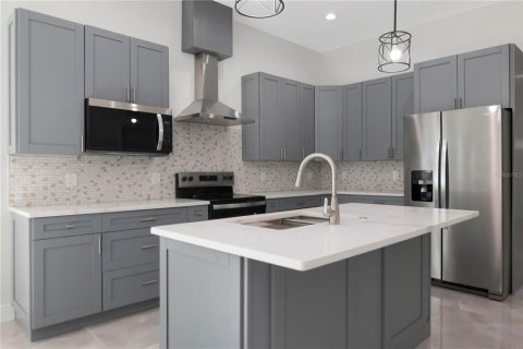 House in Tampa, Florida 3 bedrooms, 227.8 sq.m. № 2127381 - photo 9