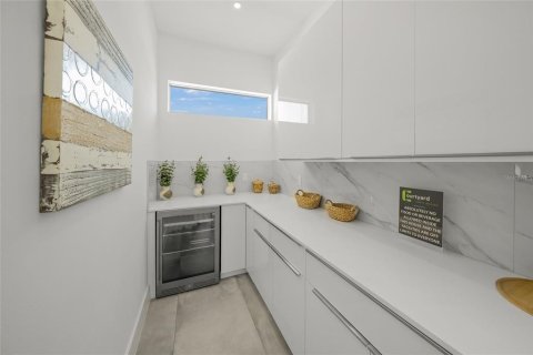 House in Sarasota, Florida 6 bedrooms, 365.2 sq.m. № 2266261 - photo 4