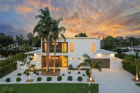 House in Sarasota, Florida 6 bedrooms, 365.2 sq.m. № 2266261