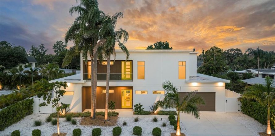 House in Sarasota, Florida 6 bedrooms, 365.2 sq.m. № 2266261