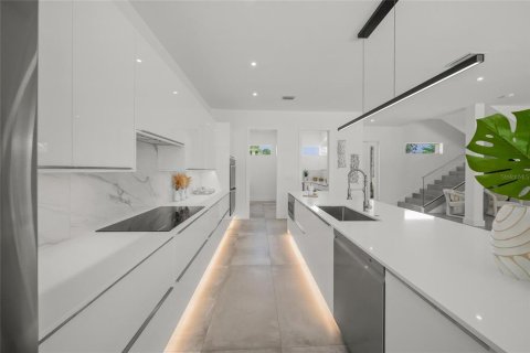 House in Sarasota, Florida 6 bedrooms, 365.2 sq.m. № 2266261 - photo 5