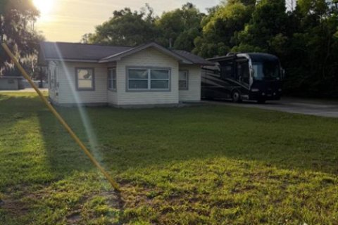 Commercial property in Palatka, Florida № 2147255