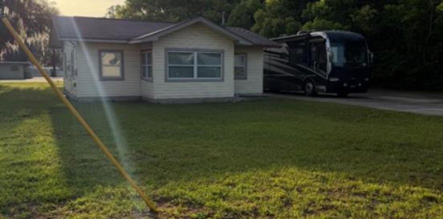 Propiedad comercial en Palatka, Florida № 2147255