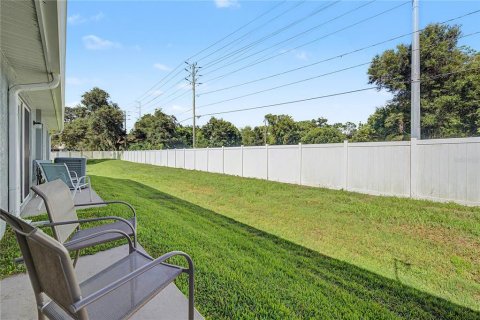 Villa ou maison à vendre à Zephyrhills, Floride: 2 chambres, 122.26 m2 № 2313013 - photo 27