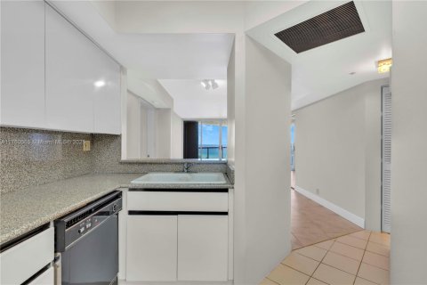 Condominio en venta en Miami Beach, Florida, 2 dormitorios, 94.76 m2 № 1707623 - foto 10