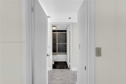 Condominio en venta en Miami Beach, Florida, 2 dormitorios, 94.76 m2 № 1707623 - foto 17