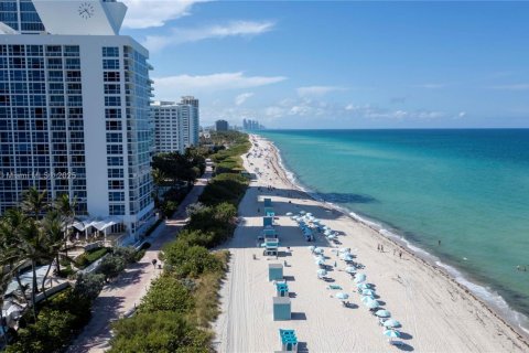 Condominio en venta en Miami Beach, Florida, 2 dormitorios, 94.76 m2 № 1707623 - foto 1