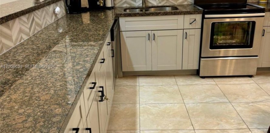 Condo in Hollywood, Florida, 1 bedroom  № 2069525