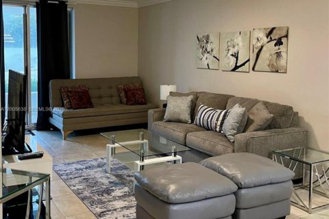 Condo in Hollywood, Florida, 1 bedroom  № 2069525 - photo 9