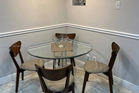 Condo in Hollywood, Florida, 1 bedroom  № 2069525 - photo 5