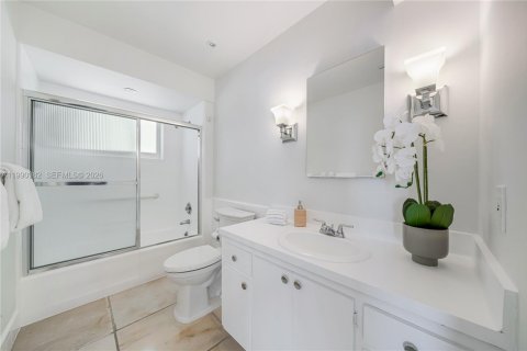 Casa en venta en Key Biscayne, Florida, 4 dormitorios, 336.31 m2 № 2062671 - foto 17