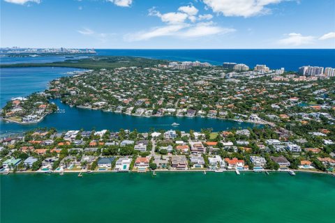 Casa en venta en Key Biscayne, Florida, 4 dormitorios, 336.31 m2 № 2062671 - foto 1