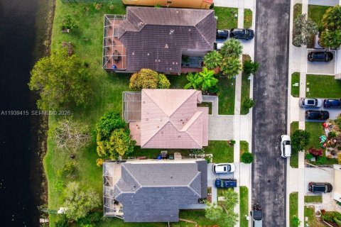 Купить виллу или дом в Пемброк-Пайнс, Флорида 3 спальни, 170.57м2, № 1997498 - фото 25