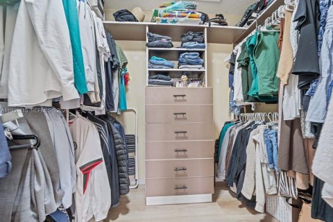 Купить виллу или дом в Пемброк-Пайнс, Флорида 3 спальни, 170.57м2, № 1997498 - фото 22