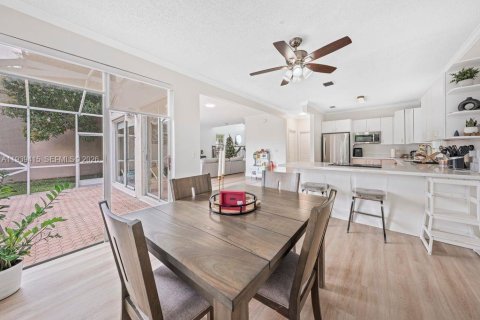 Купить виллу или дом в Пемброк-Пайнс, Флорида 3 спальни, 170.57м2, № 1997498 - фото 5