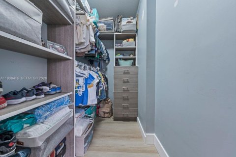 Купить виллу или дом в Пемброк-Пайнс, Флорида 3 спальни, 170.57м2, № 1997498 - фото 16