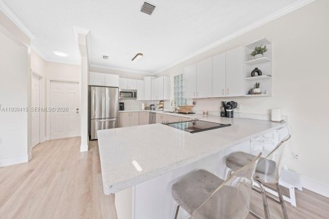 Купить виллу или дом в Пемброк-Пайнс, Флорида 3 спальни, 170.57м2, № 1997498 - фото 3