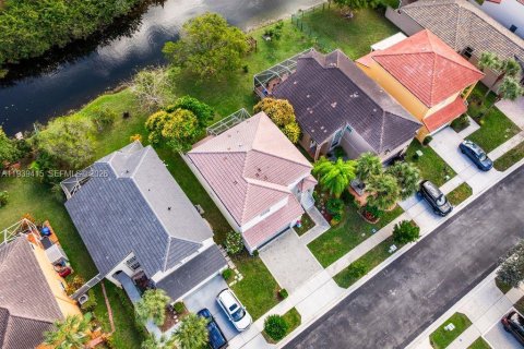 Купить виллу или дом в Пемброк-Пайнс, Флорида 3 спальни, 170.57м2, № 1997498 - фото 24