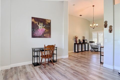 House in Deltona, Florida 4 bedrooms, 246.75 sq.m. № 2220835 - photo 5