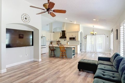 House in Deltona, Florida 4 bedrooms, 246.75 sq.m. № 2220835 - photo 19