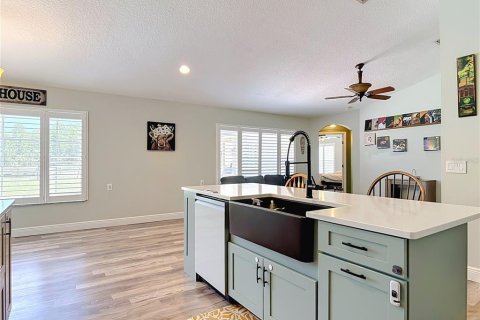 House in Deltona, Florida 4 bedrooms, 246.75 sq.m. № 2220835 - photo 14