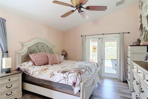 House in Deltona, Florida 4 bedrooms, 246.75 sq.m. № 2220835 - photo 20