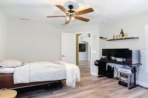 House in Deltona, Florida 4 bedrooms, 246.75 sq.m. № 2220835 - photo 29