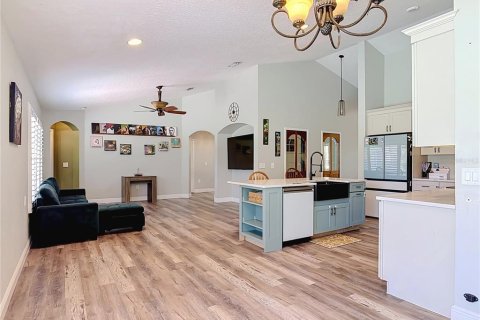 House in Deltona, Florida 4 bedrooms, 246.75 sq.m. № 2220835 - photo 18