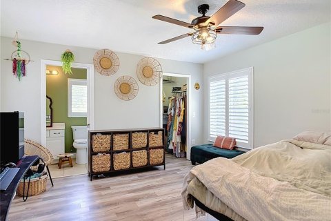 House in Deltona, Florida 4 bedrooms, 246.75 sq.m. № 2220835 - photo 30