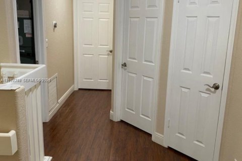 Touwnhouse à louer à Coral Springs, Floride: 4 chambres, 216.74 m2 № 2432550 - photo 18