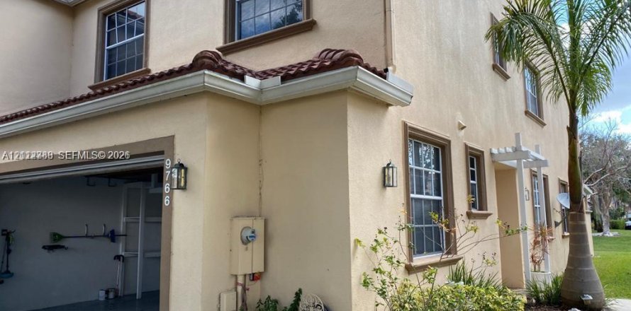 Touwnhouse à Coral Springs, Floride 4 chambres, 216.74 m2 № 2432550