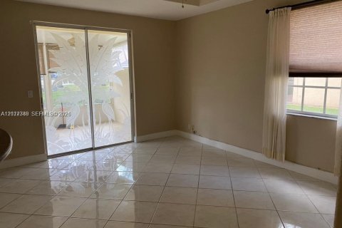 Touwnhouse à louer à Coral Springs, Floride: 4 chambres, 216.74 m2 № 2432550 - photo 13