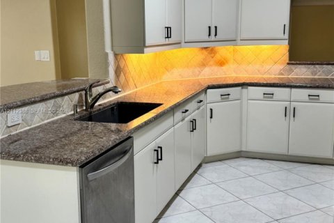 Touwnhouse à louer à Coral Springs, Floride: 4 chambres, 216.74 m2 № 2432550 - photo 6