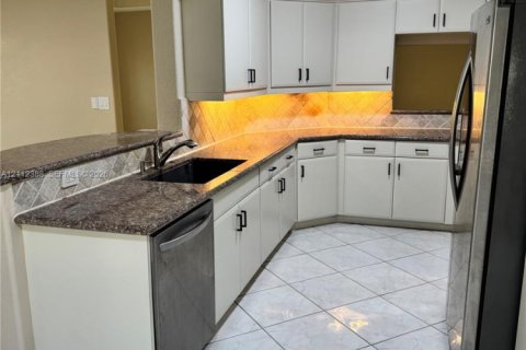 Touwnhouse à louer à Coral Springs, Floride: 4 chambres, 216.74 m2 № 2432550 - photo 5