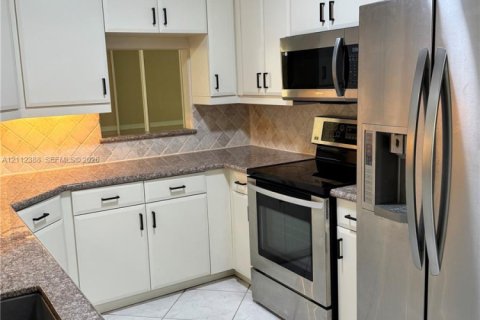 Touwnhouse à louer à Coral Springs, Floride: 4 chambres, 216.74 m2 № 2432550 - photo 8