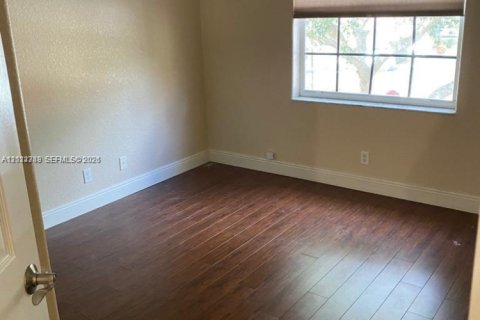 Touwnhouse à louer à Coral Springs, Floride: 4 chambres, 216.74 m2 № 2432550 - photo 19
