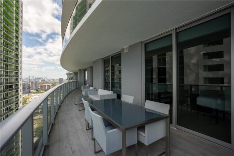 Condominio en venta en Miami, Florida, 3 dormitorios, 147.9 m2 № 2013558 - foto 3