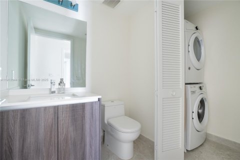 Condominio en venta en Miami, Florida, 3 dormitorios, 147.9 m2 № 2013558 - foto 9