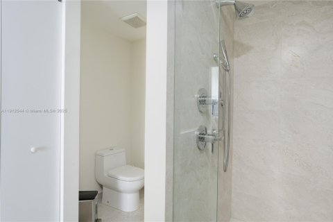 Condominio en venta en Miami, Florida, 3 dormitorios, 147.9 m2 № 2013558 - foto 22